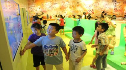 上海电影博物馆3楼-“七彩画笔”绿屏扣像互动游戏